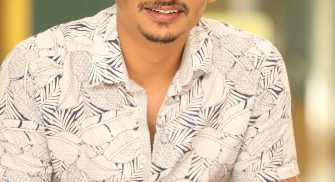 actor-jiiva-interview-stills-for-his-latest-release-seeru-movie-set-21